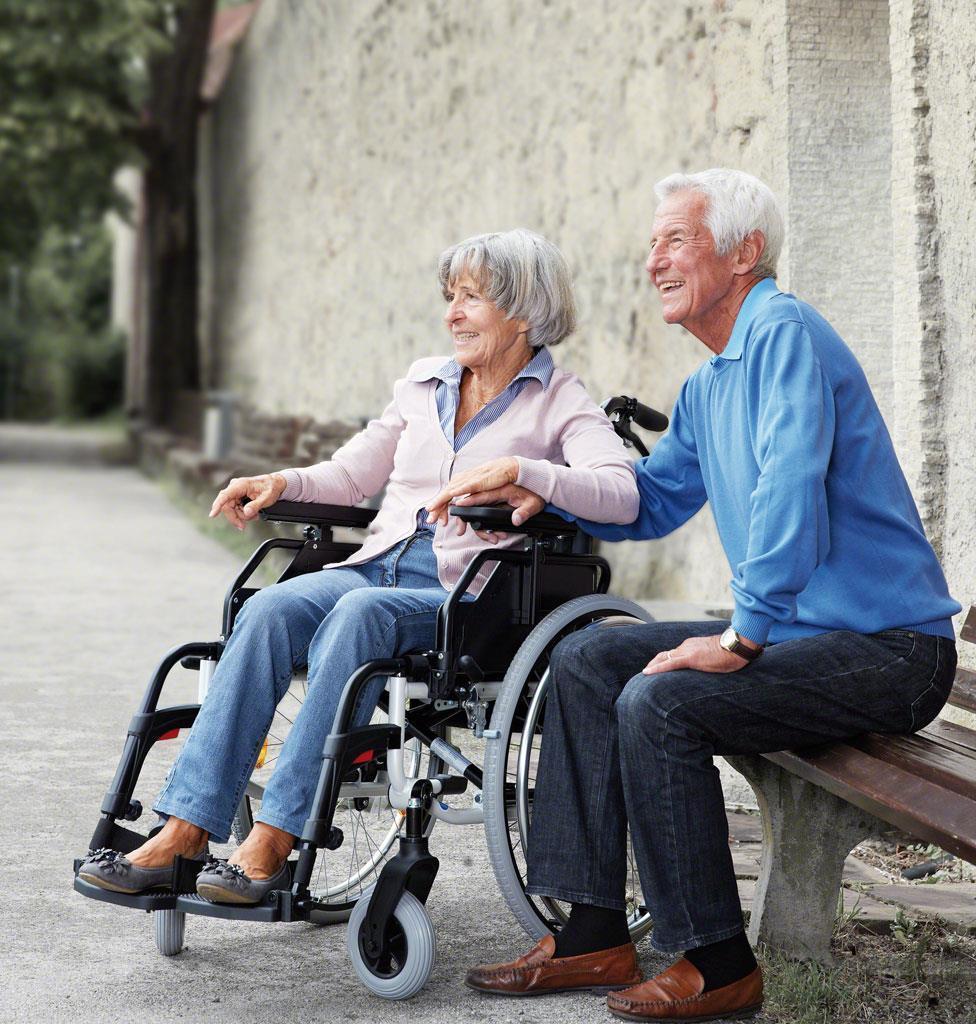 Leichtgewichtrollstuhl CANEO S mit Kombiarmlehnen, PU elfenbein>>>>SB 39 cm Rollstuhl S-Eco 2, mit Trommelbremse, PU, Duo-Armlehnen, anthrazit-metallic>>>>SB 37 cm