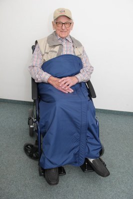 Rollstuhl-Wickeldecke Nylon innen Fleece marine>>>>Standard